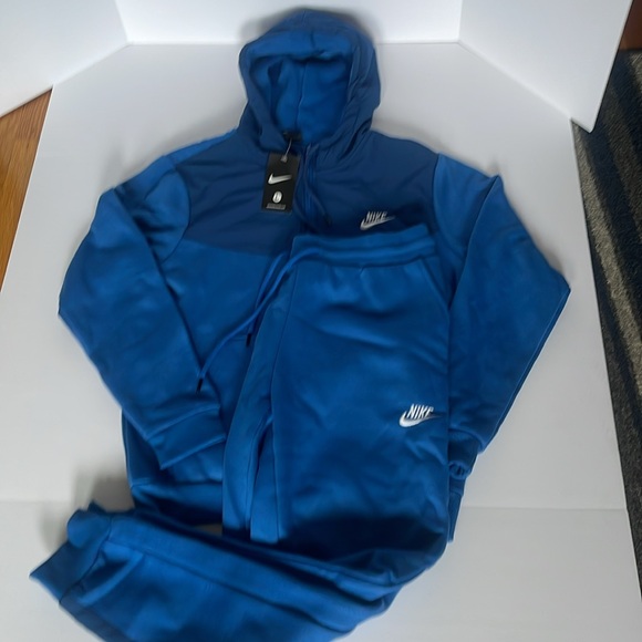 Men’s Nike Jumpsuits - Picture 4 of 4